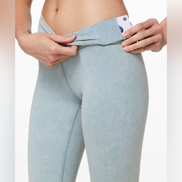 SOLD Lululemon Wunder Under High-Rise Crop Snow Washed 21" in Washed Chambray - Picture 3 of 8